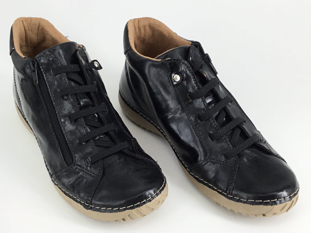 Andacco Aphra available in 2 colours