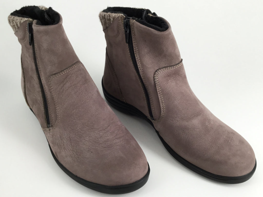 Aco Comfort Fossil available in 2 colours
