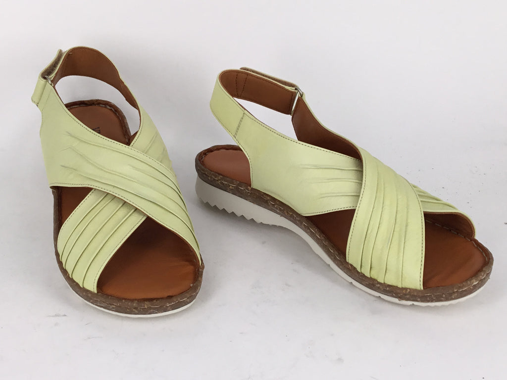 Via Nova Bibi available in 2 colours
