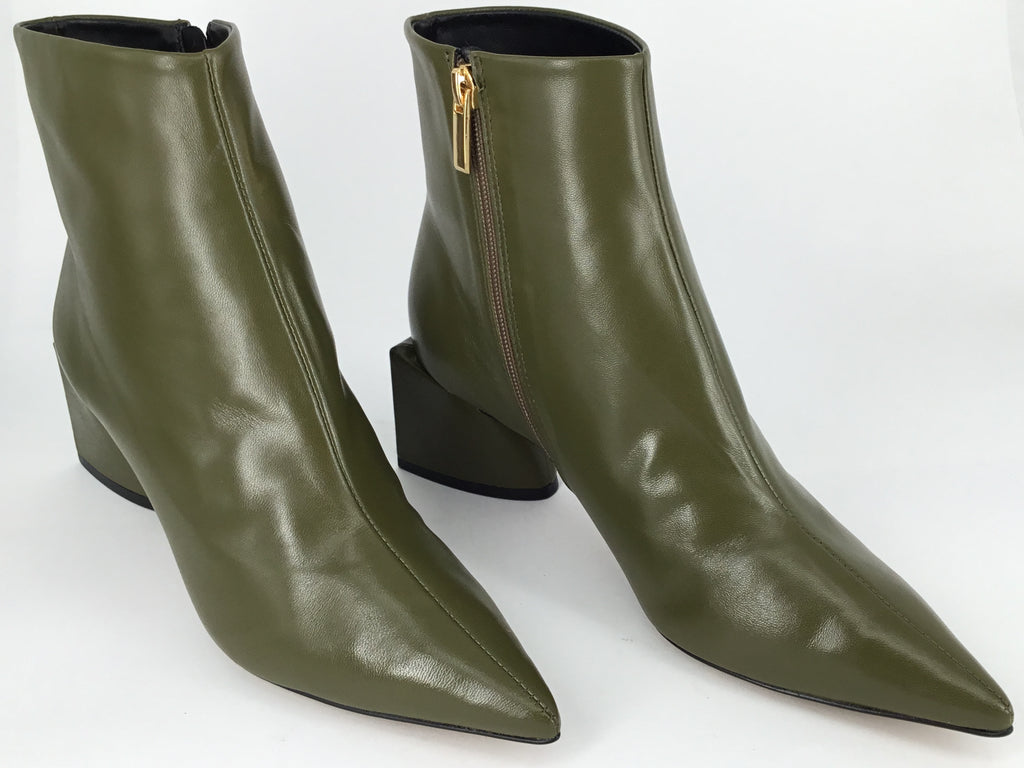 Carrano Betty available in 2 colours