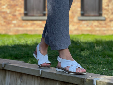 Via Nova Bibi available in 2 colours