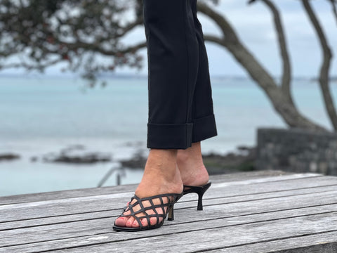Carrano Faraz available in 2 colours
