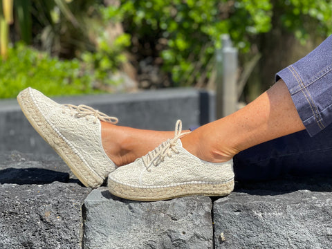 Viguera Vargo available in 2 colours