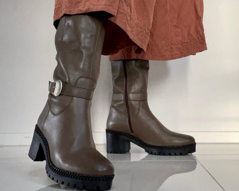 Via Nova Diana available in 3 colours