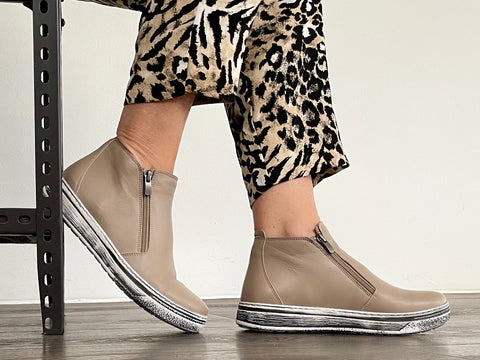 Via Nova Courtney available in 4 colours